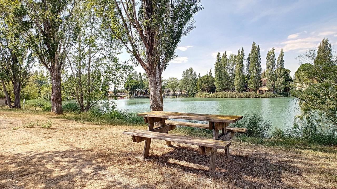 Appartement Village 9 En Residence De Vacances En Camargue Arles Exterior photo